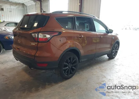2017 Ford Escape Titanium z USA, uszkodzony, nr VIN 1FMCU0JD0HUE22563